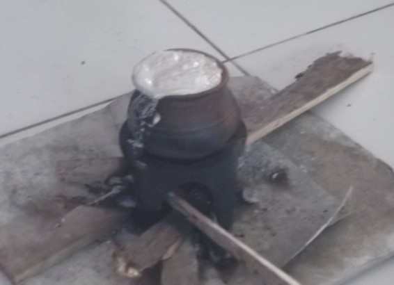 The pot of milk boiling